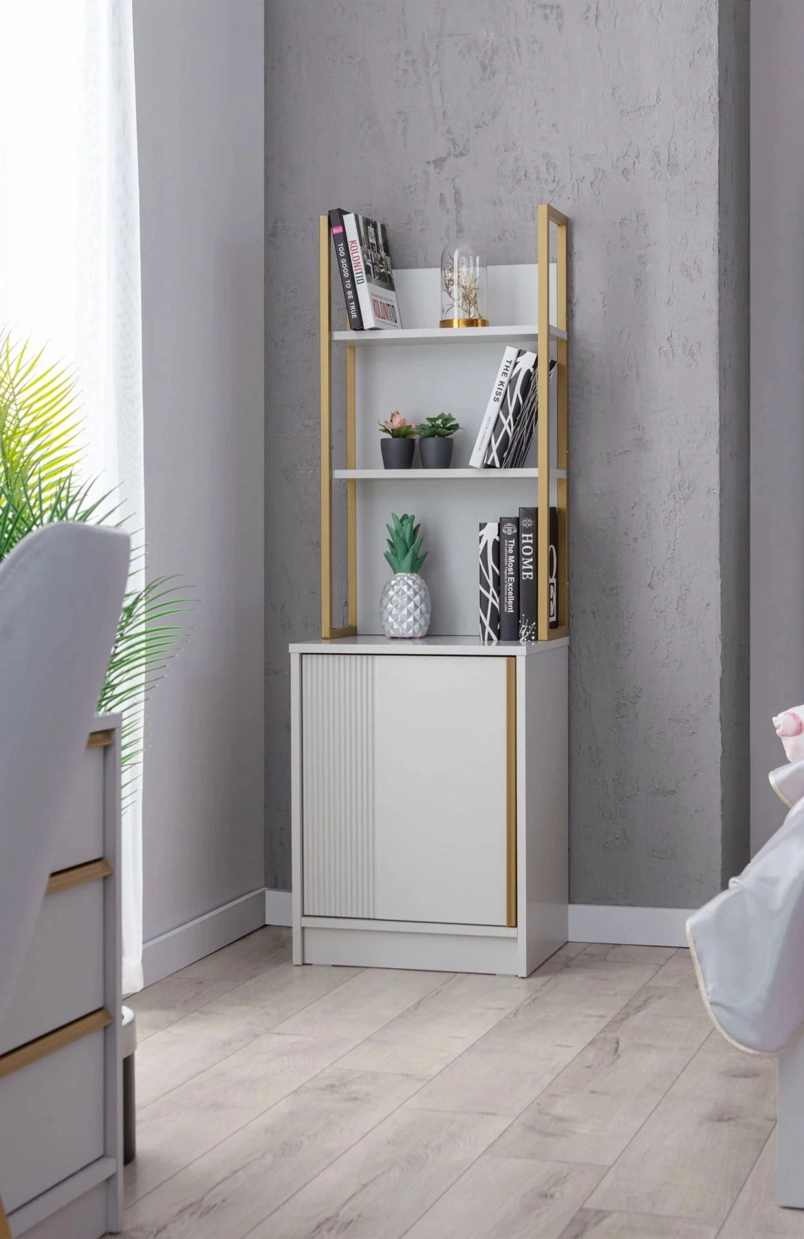 Elegant Metal Kitaplık